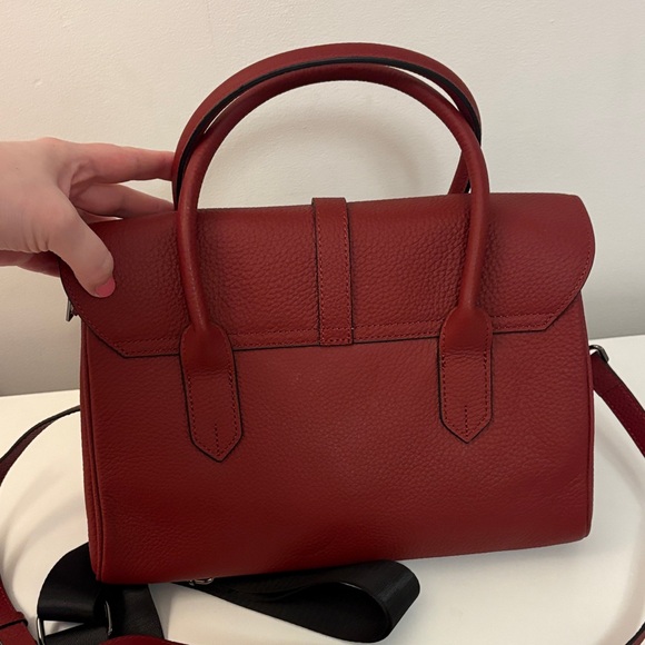 Chic Red Satchel Bag with Two Crossbody Straps - Picture 3 of 8